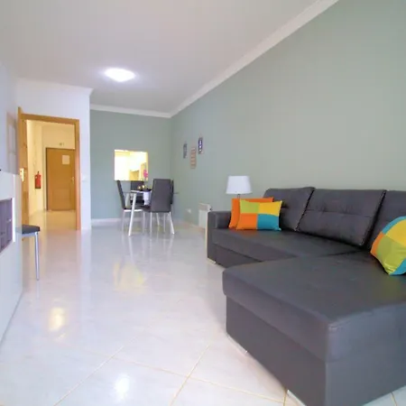 Stunning 2 Bedrooms 公寓 *