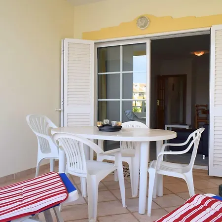 Stunning 2 Bedrooms *